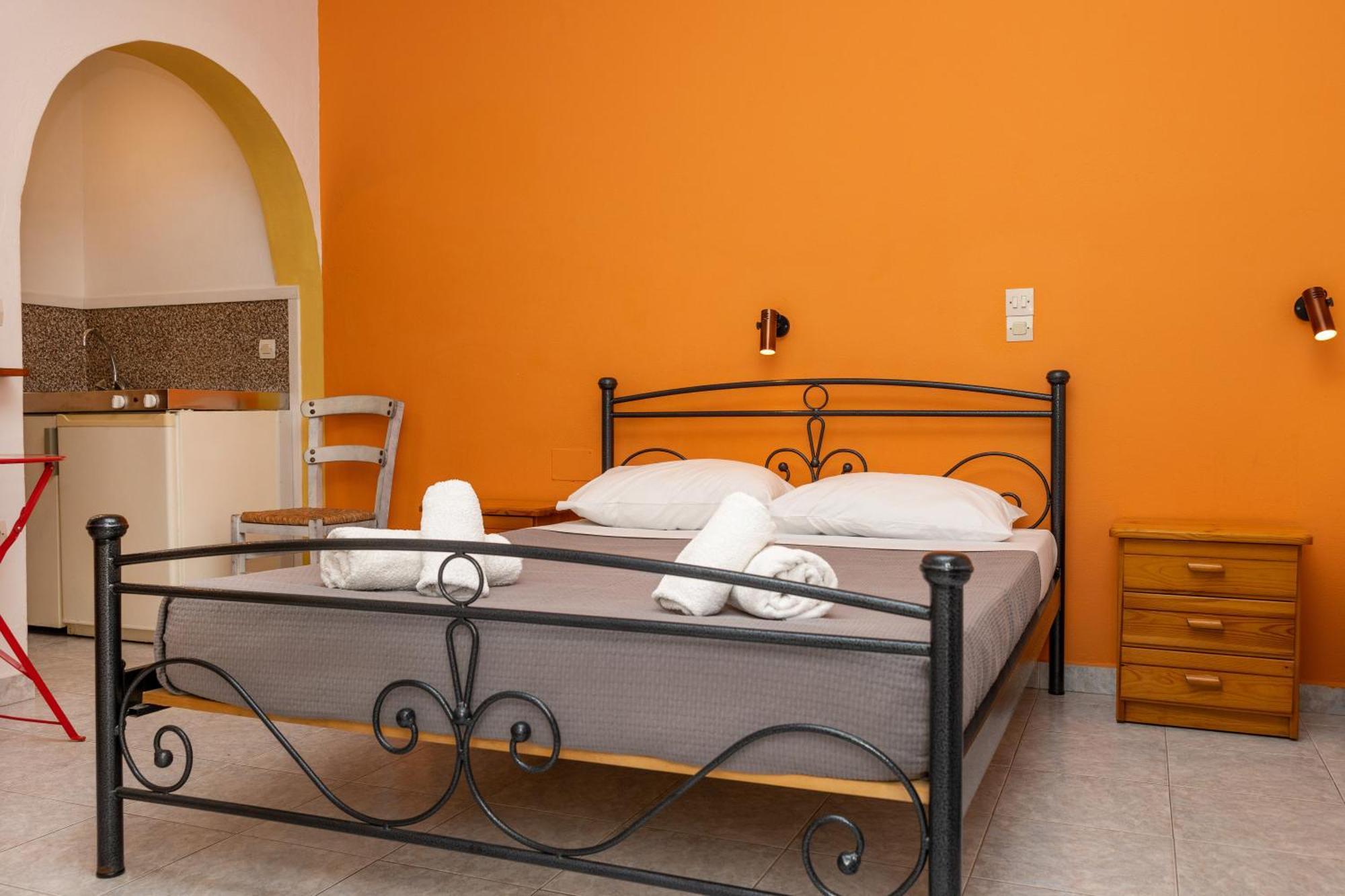 Depis Economy Apartments Naxos City Экстерьер фото